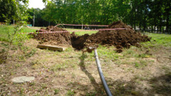 ГНБ прокол в лесопарке, Саранск, начало затягивания трубы