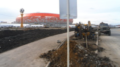 ГНБ прокол вдоль дороги, Саранск,  стадион Мордовия Арена, затягивание трубы
