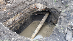 ГНБ прокол под газоном, Саранск, заводская территория, затягивание трубы, приямок