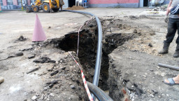 ГНБ прокол под дорогой, г. Саранск, заводская территория, затягивание второй трубы в пилотную скважину